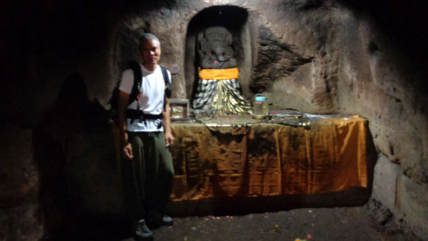 Visiting the Elephant Cave (Goa Gajah)