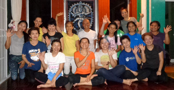 Yoga with Amm Prajna Pitchaya and the Sivananda yoga community of Phan