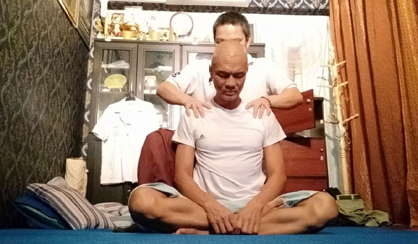 Getting Thai Massage from Chiang Mai's Best (Lar Thanakrit Khamtanong)
